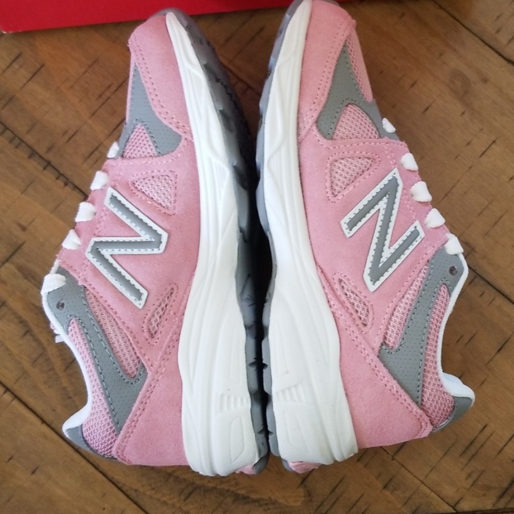 ๐๏ธ New Balance Shoes - Picture 2 of 8
